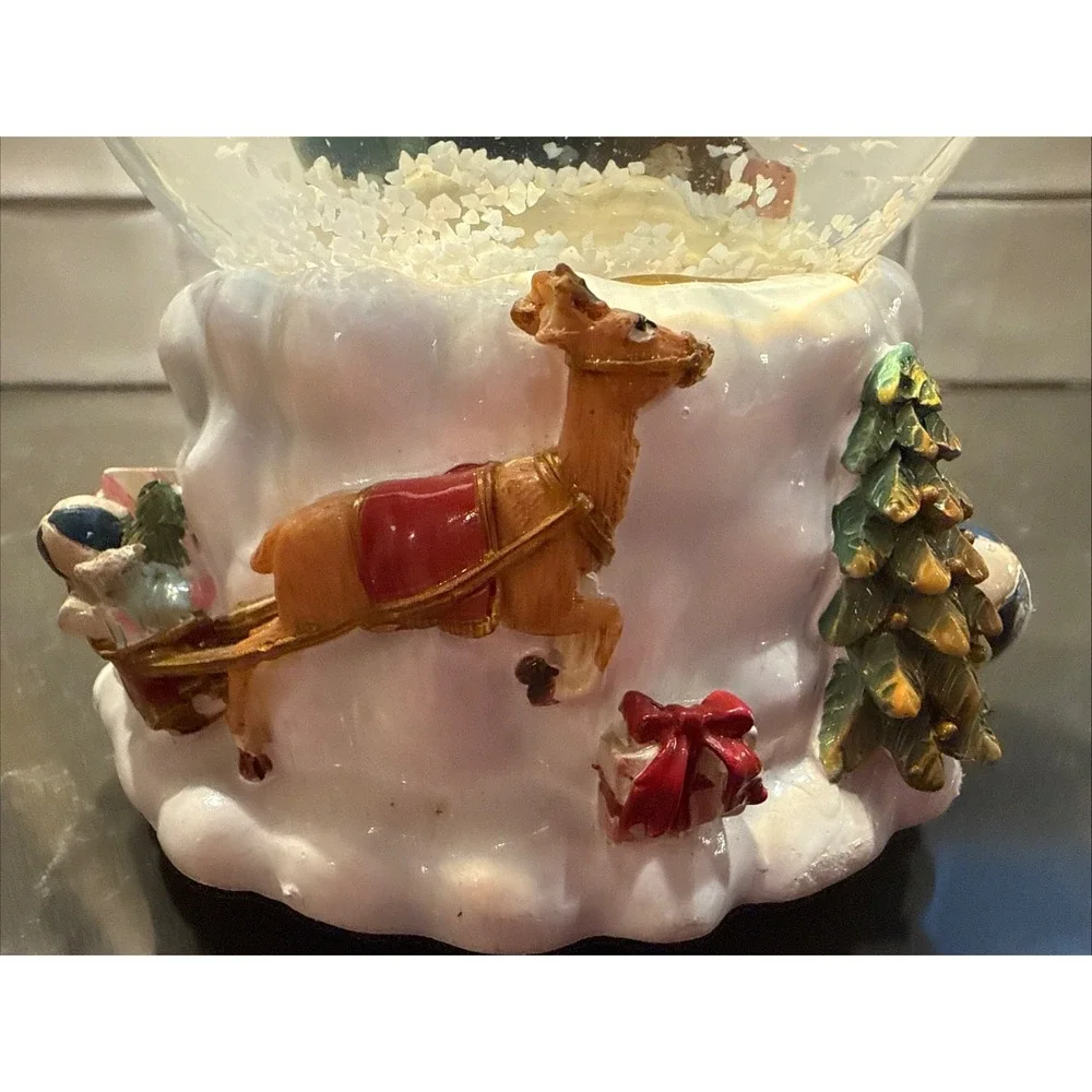 Santa Snow Globe Musical -
